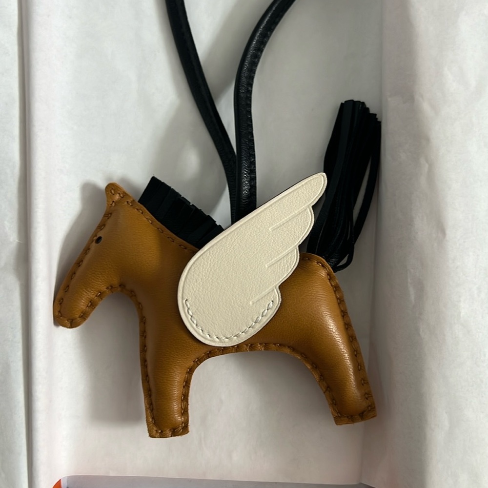 Brand New! 🖤 HERMES Pegase PM Bag Charm 🤎Pegasus Rodeo Sesame/Noir/Nata